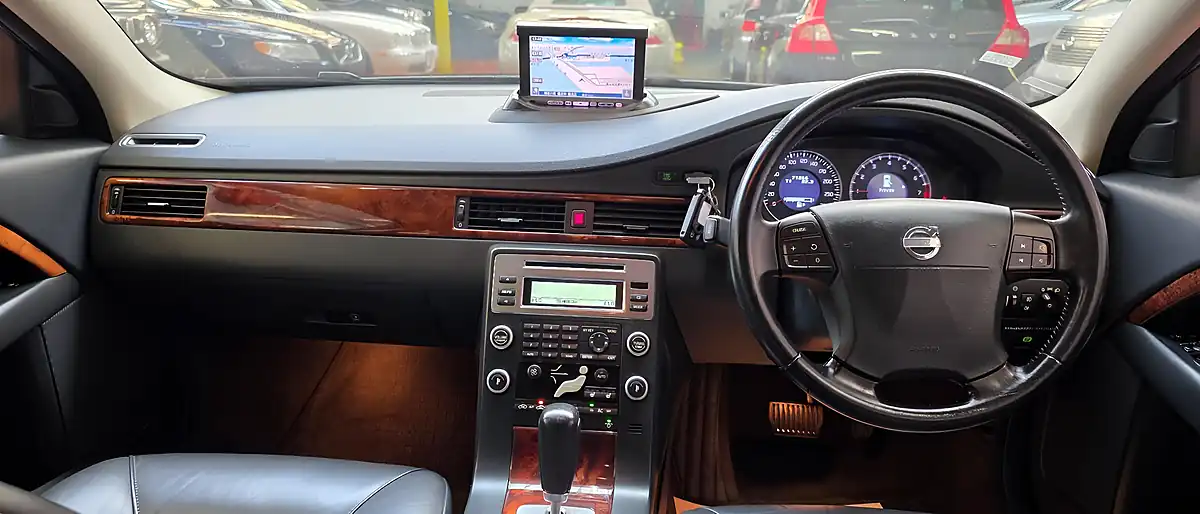 Used 2009 Volvo V70 Se Silver - Interior and Exterior details 4