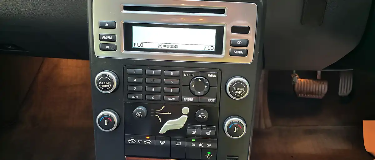 Used 2009 Volvo V70 Se Silver - Interior and Exterior details 6