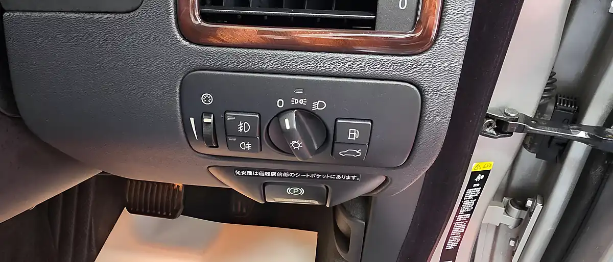 Used 2009 Volvo V70 Se Silver - Interior and Exterior details 8