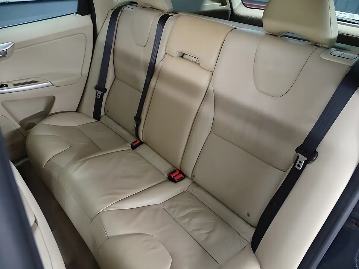 Used 2009 Volvo XC60 Se Lux Premium Grey - Interior and Exterior details 13