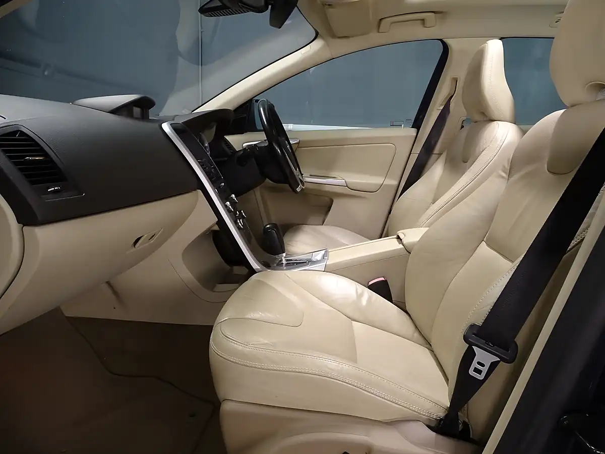 Used 2009 Volvo XC60 Se Lux Premium Grey - Interior and Exterior details 14