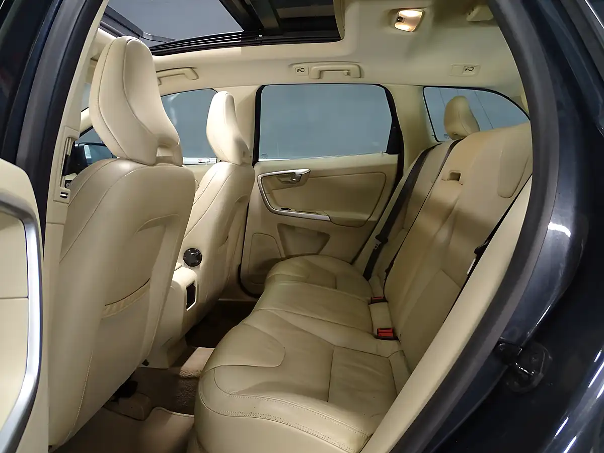 Used 2009 Volvo XC60 Se Lux Premium Grey - Interior and Exterior details 15