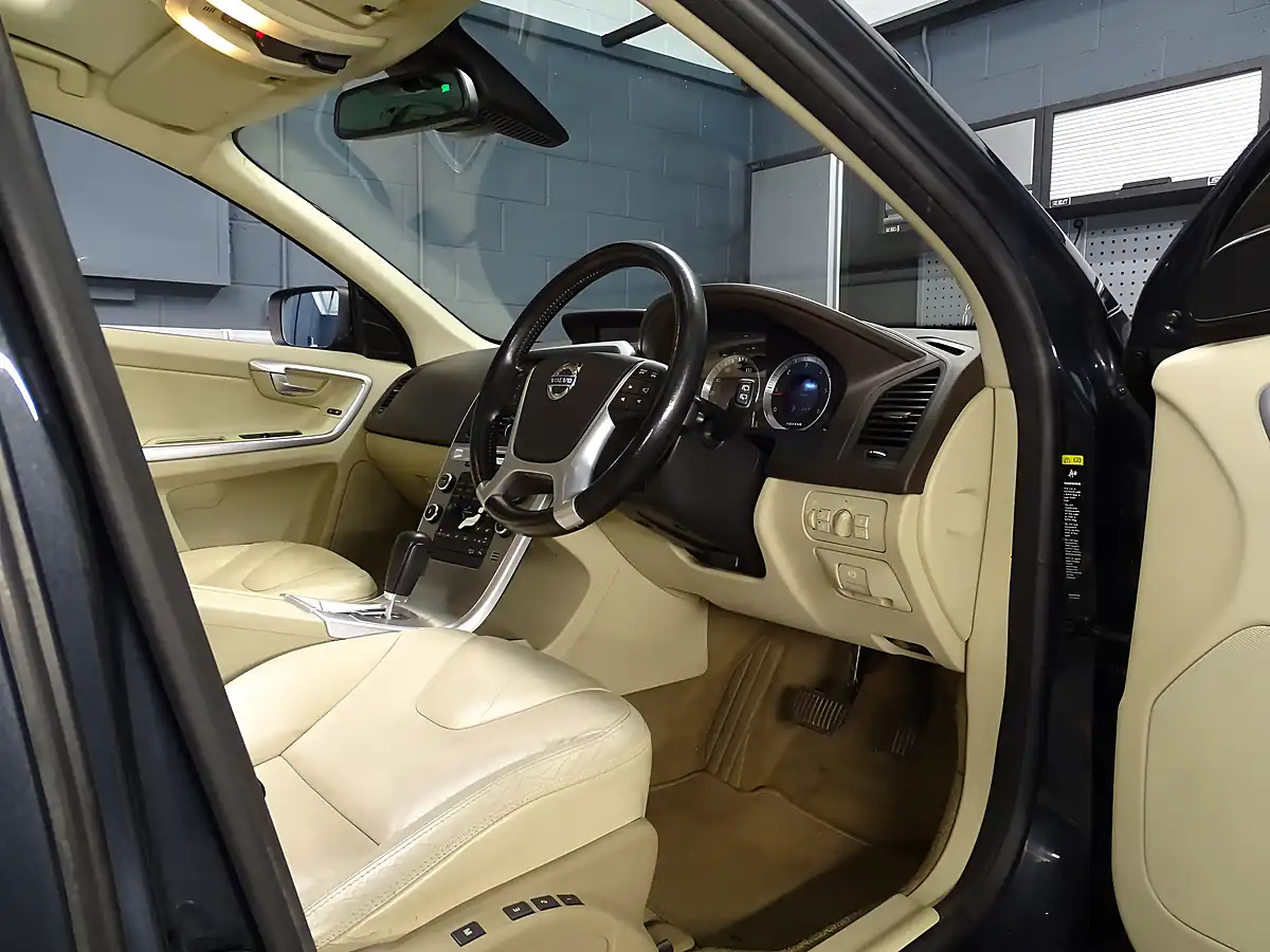 Used 2009 Volvo XC60 Se Lux Premium Grey - Interior and Exterior details 16