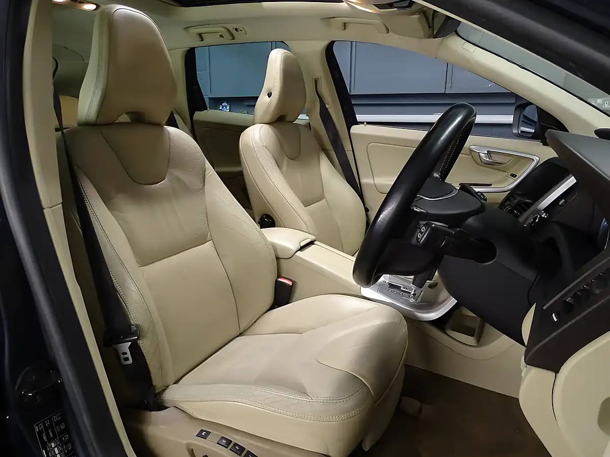 Used 2009 Volvo XC60 Se Lux Premium Grey - Interior and Exterior details 17