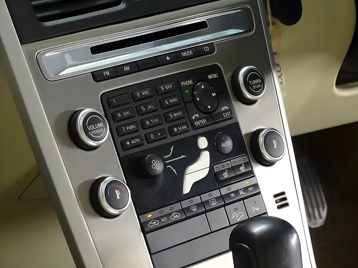 Used 2009 Volvo XC60 Se Lux Premium Grey - Interior and Exterior details 20