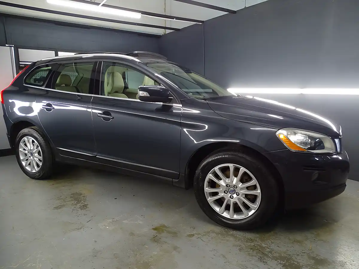 Used 2009 Volvo XC60 Se Lux Premium Grey - Interior and Exterior details 5
