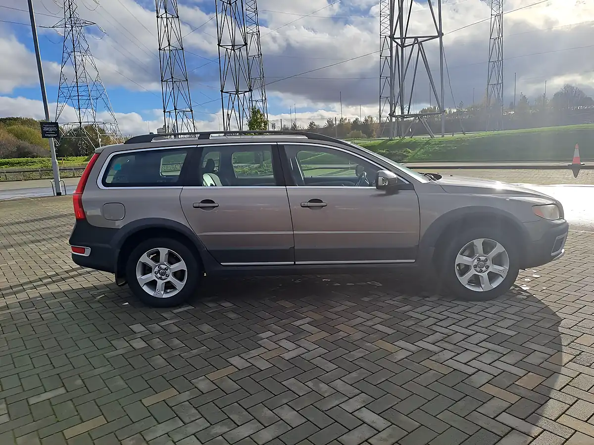 Used 2009 Volvo XC70 Se Grey - Interior and Exterior details 3