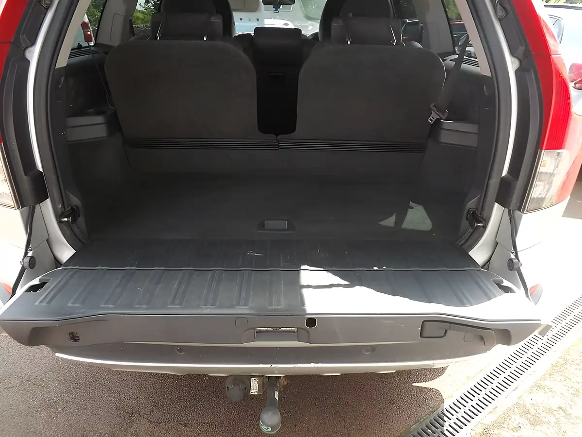 Used 2009 Volvo XC90 Active Silver - Interior and Exterior details 10