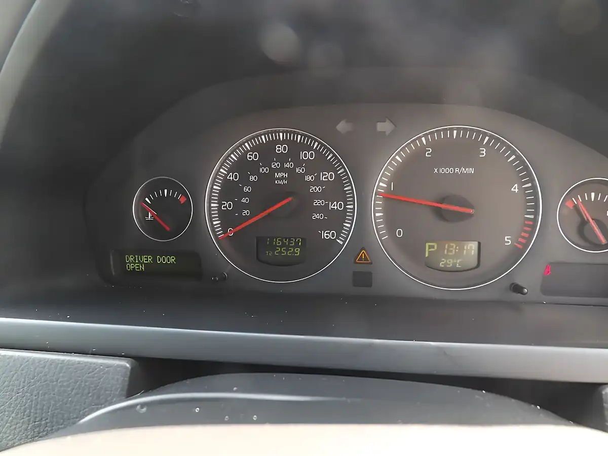Used 2009 Volvo XC90 Active Silver - Interior and Exterior details 15
