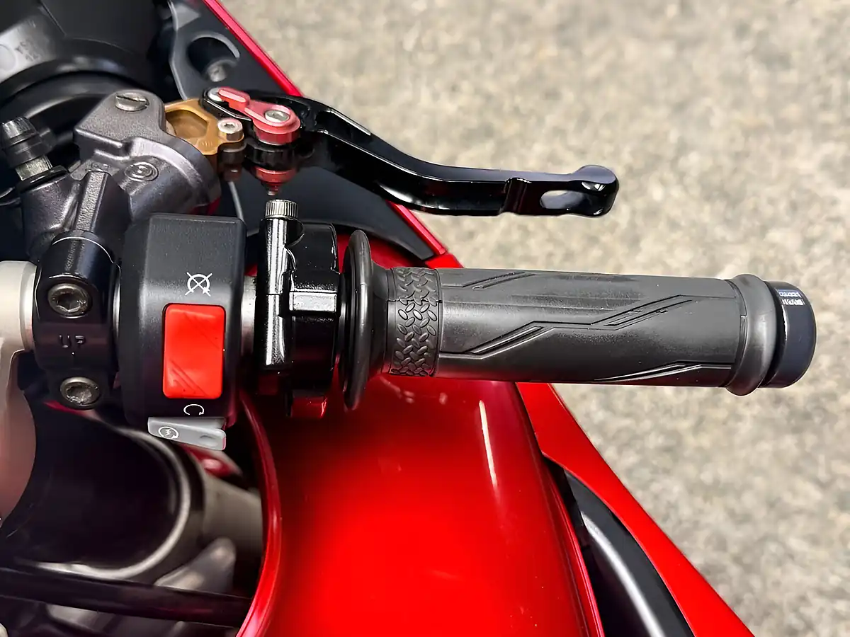 Used 2009 Yamaha R1 Yzf R1 4C8 Red - Interior and Exterior details 16