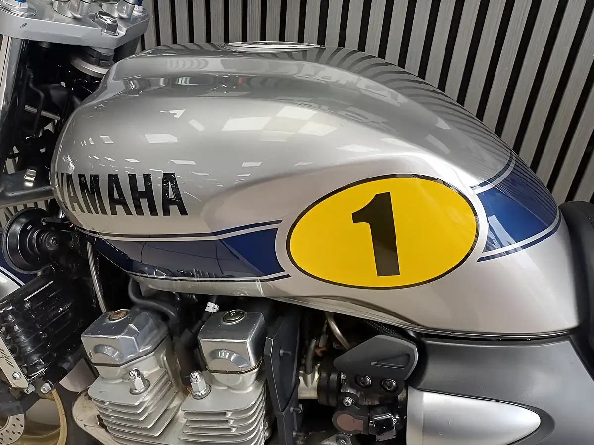 Used 2009 Yamaha Xjr 1300 Silver - Interior and Exterior details 10