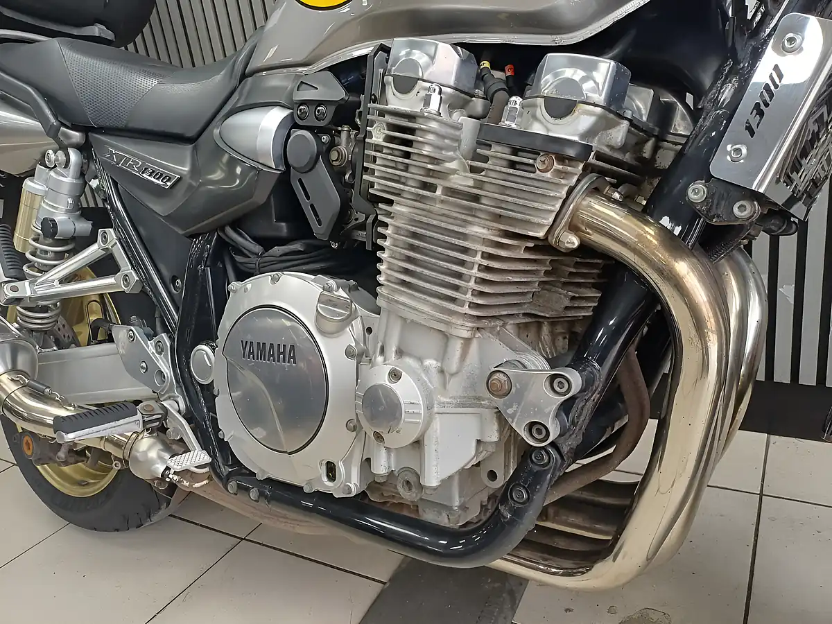 Used 2009 Yamaha Xjr 1300 Silver - Interior and Exterior details 13