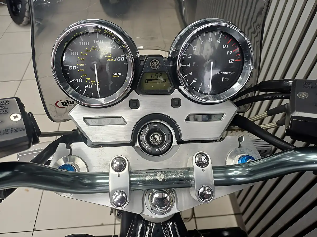 Used 2009 Yamaha Xjr 1300 Silver - Interior and Exterior details 14