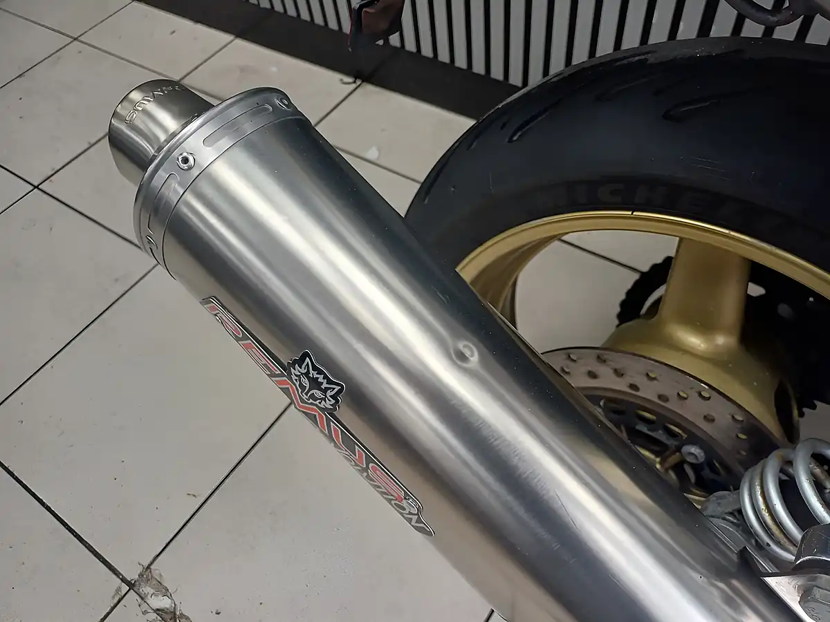 Used 2009 Yamaha Xjr 1300 Silver - Interior and Exterior details 15