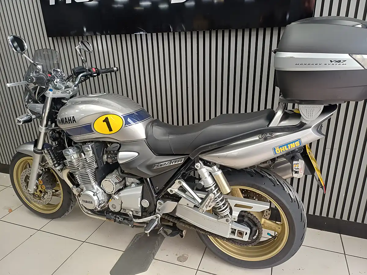 Used 2009 Yamaha Xjr 1300 Silver - Interior and Exterior details 3