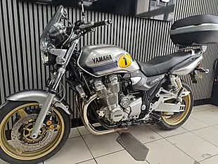 Used 2009 Yamaha Xjr 1300 Silver - Interior and Exterior details 4