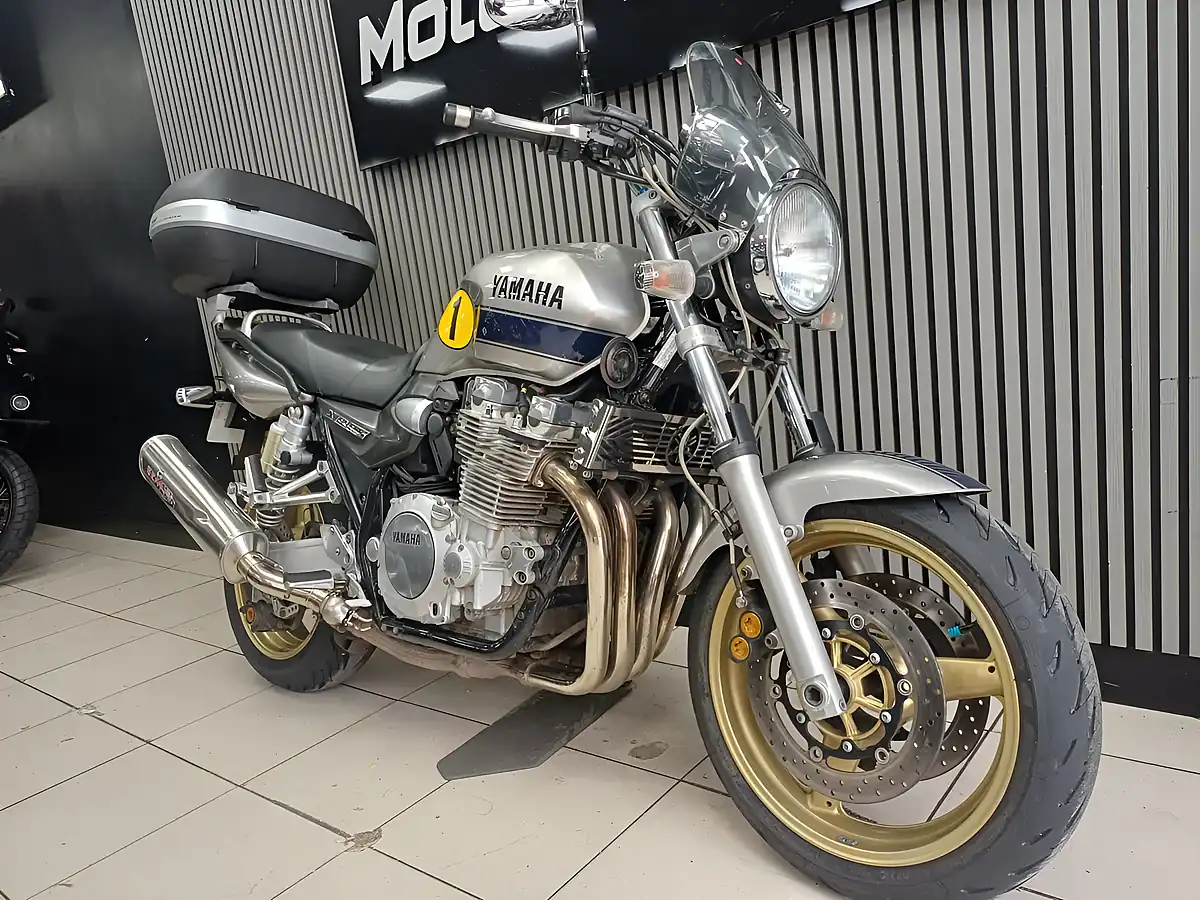 Used 2009 Yamaha Xjr 1300 Silver - Interior and Exterior details 6