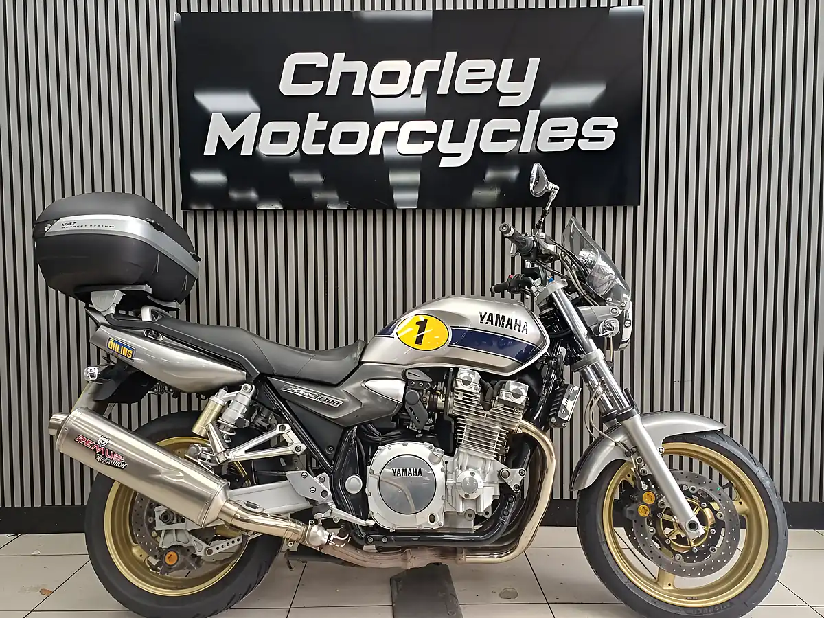 Used 2009 Yamaha Xjr 1300 Silver - Interior and Exterior details 7