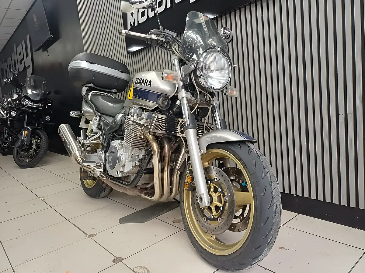 Used 2009 Yamaha Xjr 1300 Silver - Interior and Exterior details 8