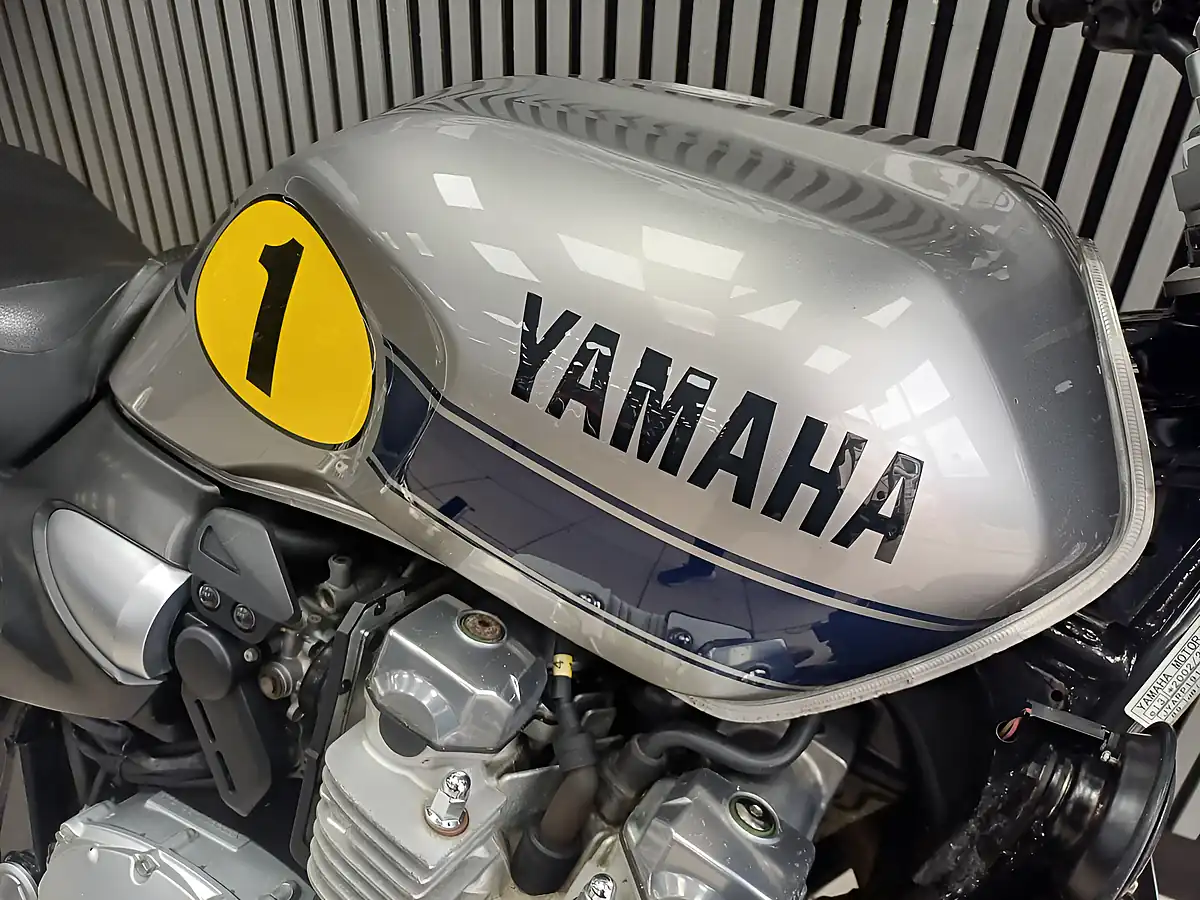 Used 2009 Yamaha Xjr 1300 Silver - Interior and Exterior details 9
