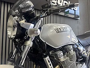 Used 2009 Yamaha XJR1300 Pearl White - Interior and Exterior details 11