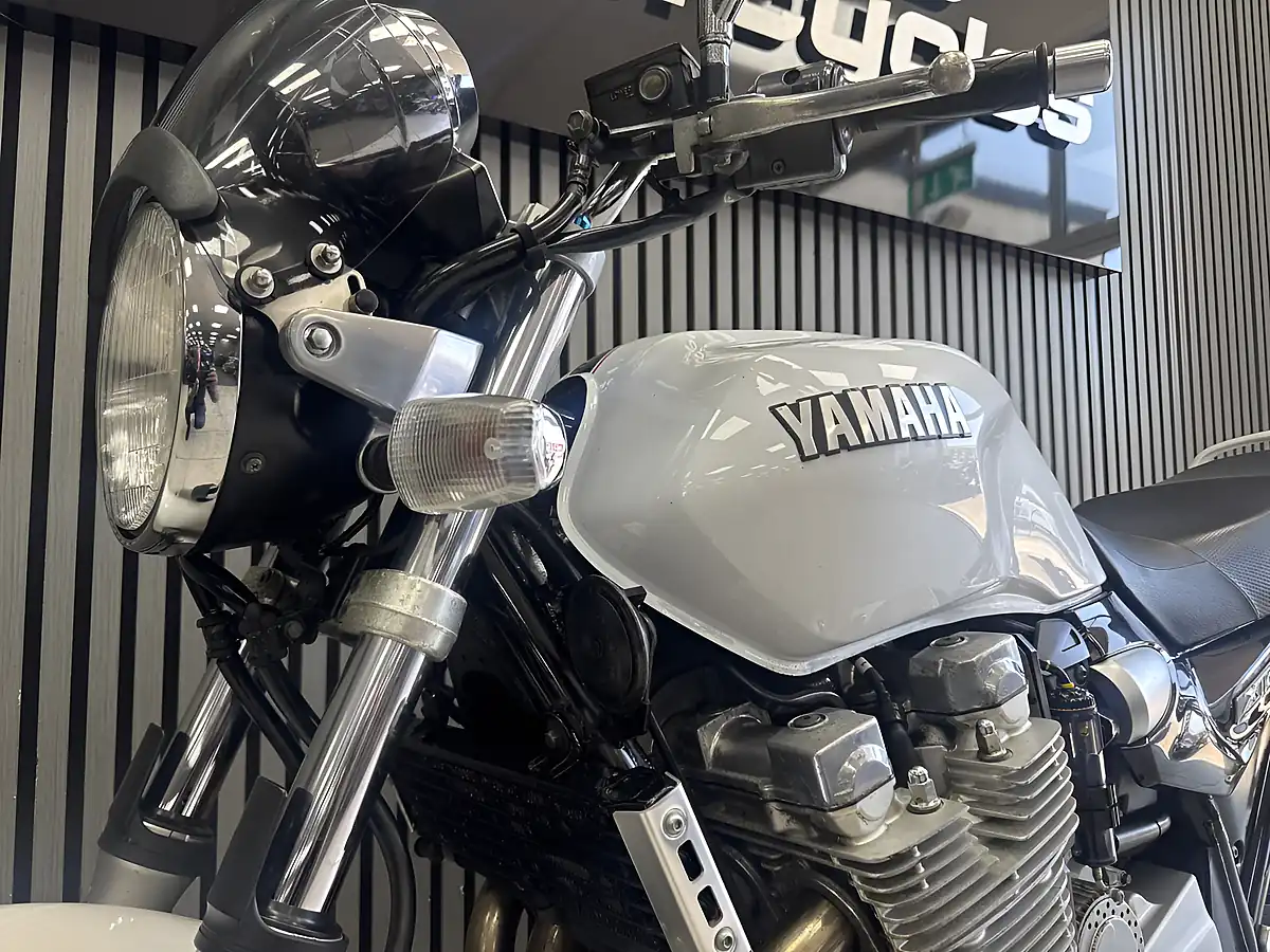 Used 2009 Yamaha XJR1300 Pearl White - Interior and Exterior details 11