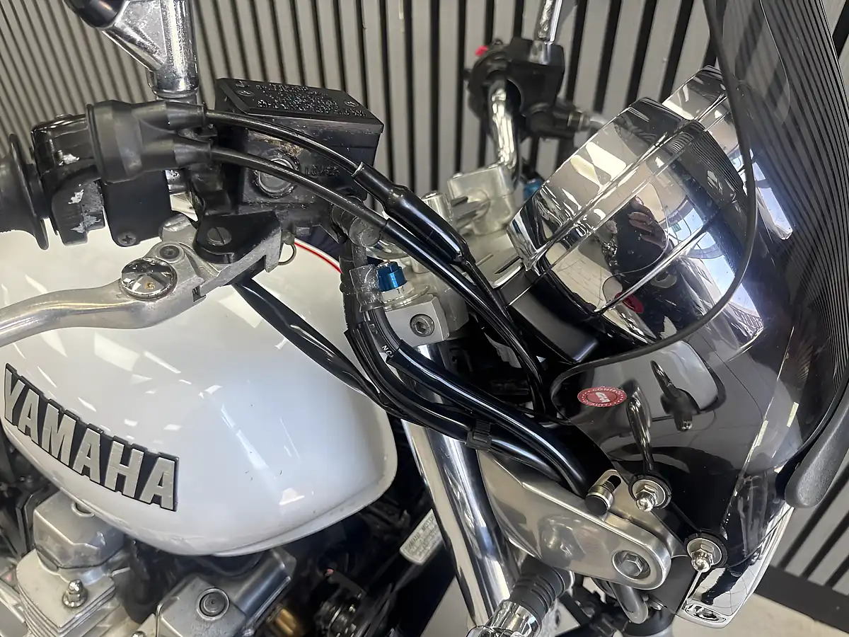 Used 2009 Yamaha XJR1300 Pearl White - Interior and Exterior details 13
