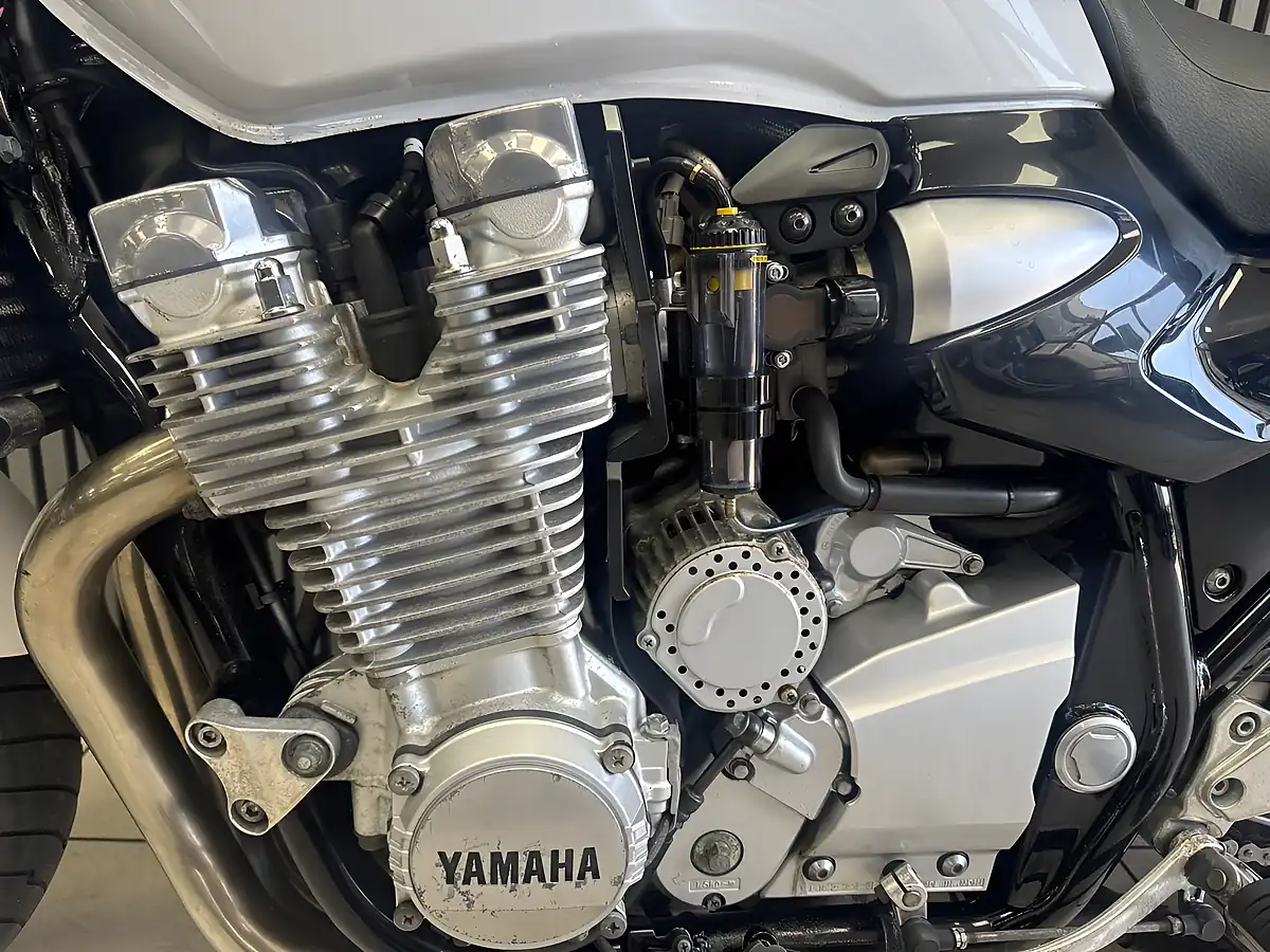 Used 2009 Yamaha XJR1300 Pearl White - Interior and Exterior details 15