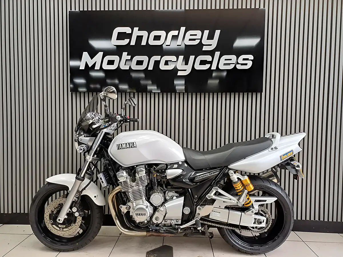 Used 2009 Yamaha XJR1300 Pearl White - Interior and Exterior details 2