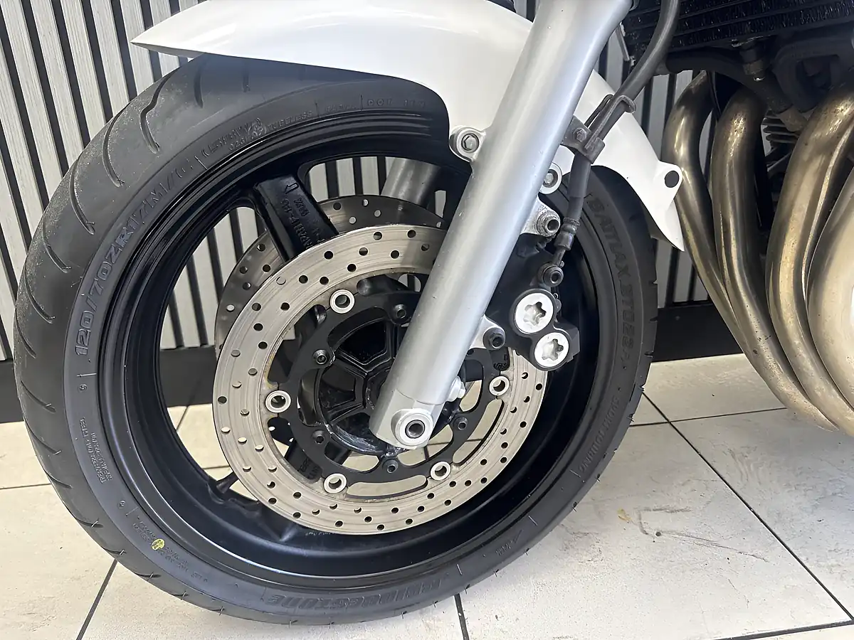 Used 2009 Yamaha XJR1300 Pearl White - Interior and Exterior details 20