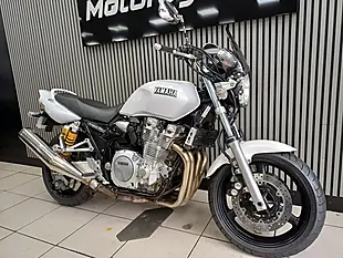 Used 2009 Yamaha XJR1300 Pearl White - Interior and Exterior details 3