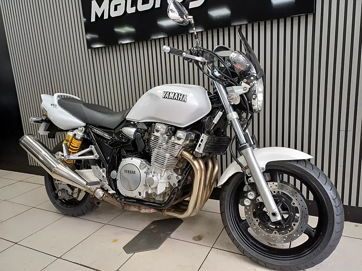 Used 2009 Yamaha XJR1300 Pearl White - Interior and Exterior details 3