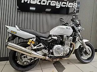 Used 2009 Yamaha XJR1300 Pearl White - Interior and Exterior details 4