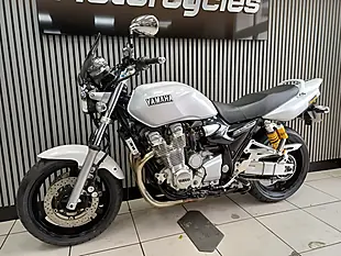 Used 2009 Yamaha XJR1300 Pearl White - Interior and Exterior details 6