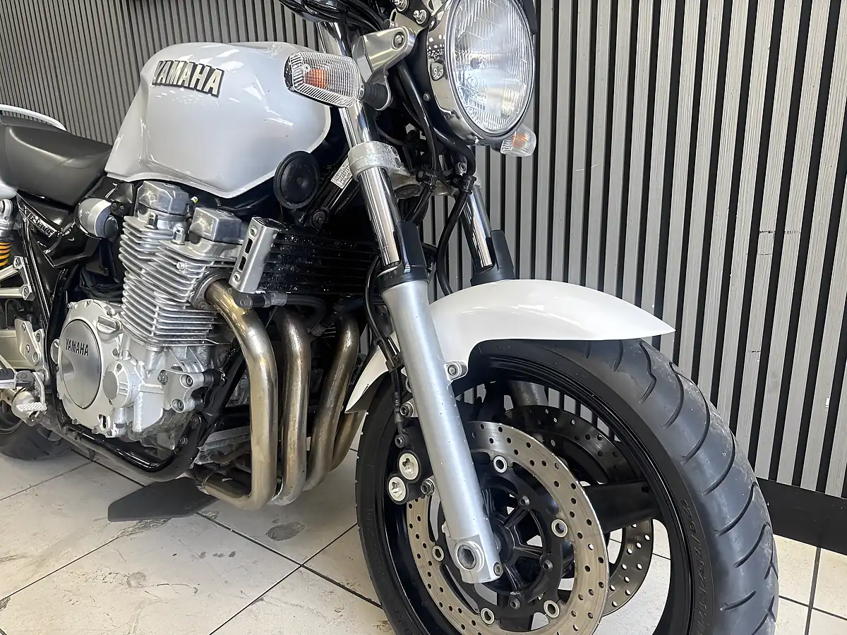 Used 2009 Yamaha XJR1300 Pearl White - Interior and Exterior details 7