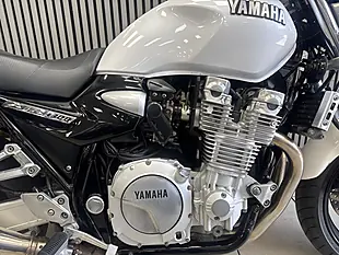 Used 2009 Yamaha XJR1300 Pearl White - Interior and Exterior details 8