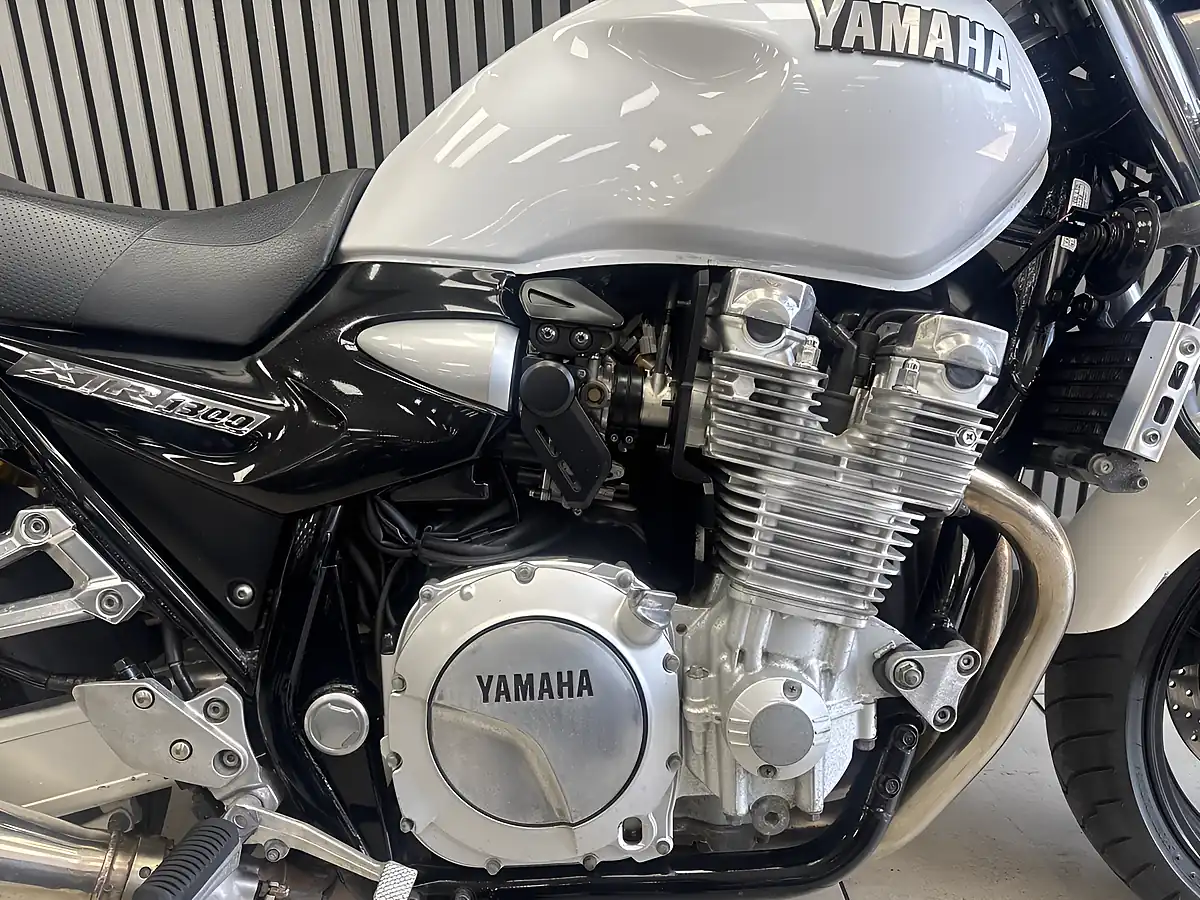 Used 2009 Yamaha XJR1300 Pearl White - Interior and Exterior details 8