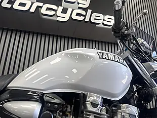 Used 2009 Yamaha XJR1300 Pearl White - Interior and Exterior details 9