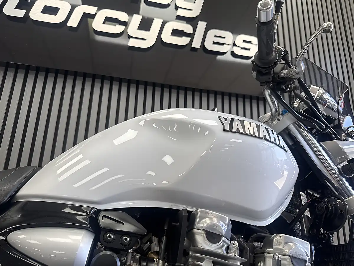 Used 2009 Yamaha XJR1300 Pearl White - Interior and Exterior details 9