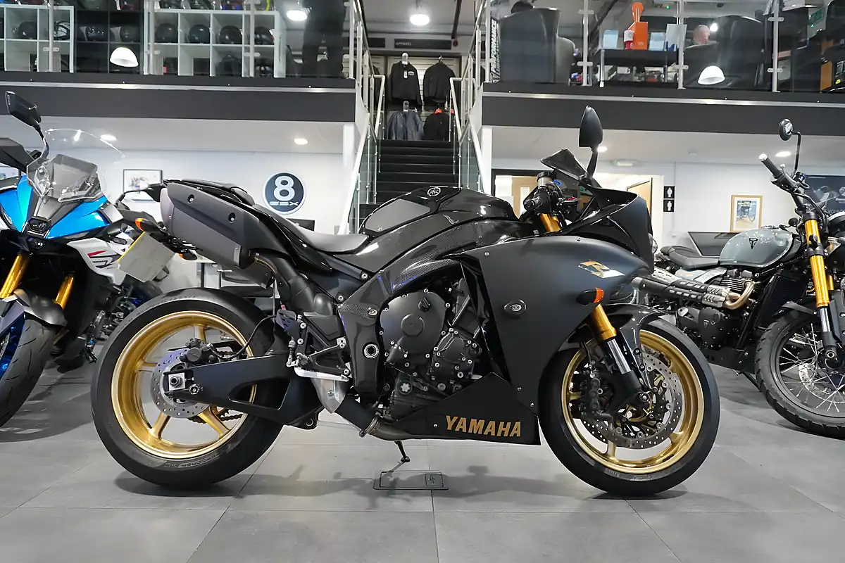 Used 2009 Yamaha YZF-R1 Big Bang Black - Front View