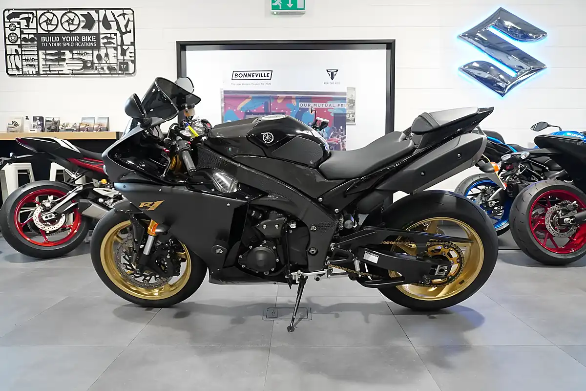 Used 2009 Yamaha YZF-R1 Big Bang Black - Interior and Exterior details 2