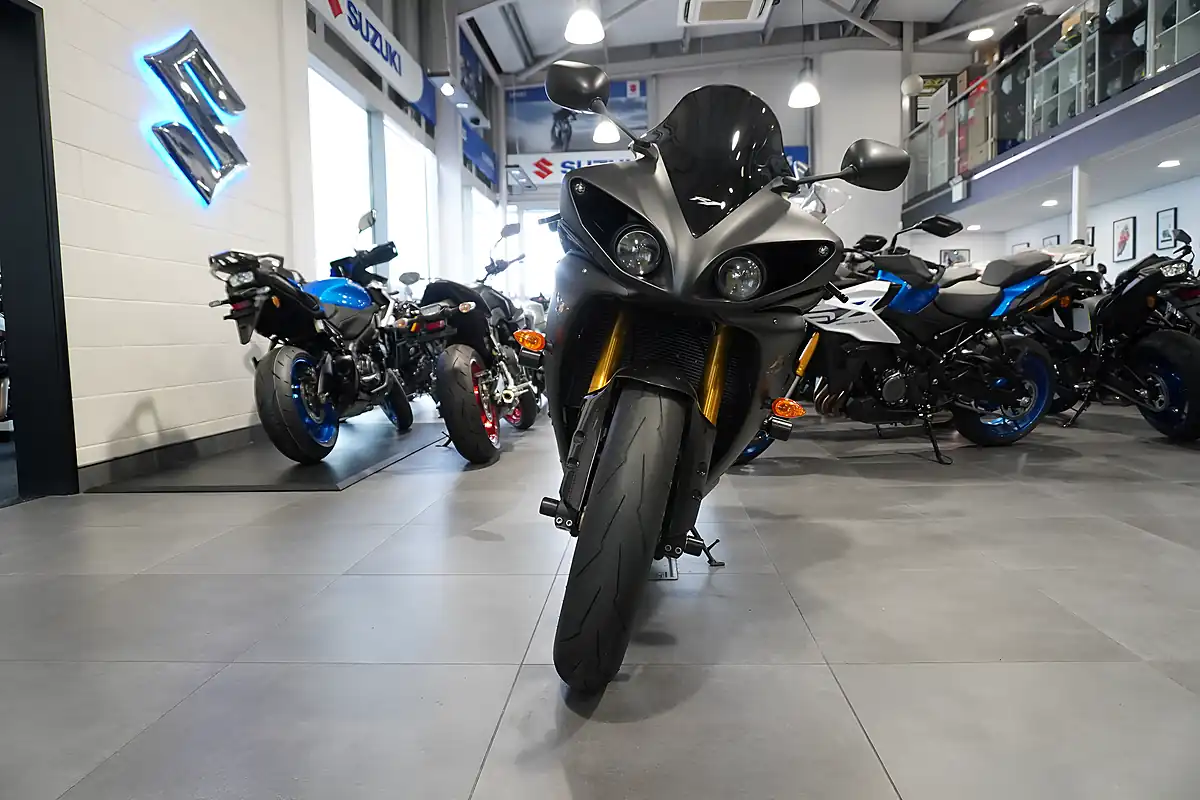 Used 2009 Yamaha YZF-R1 Big Bang Black - Interior and Exterior details 3
