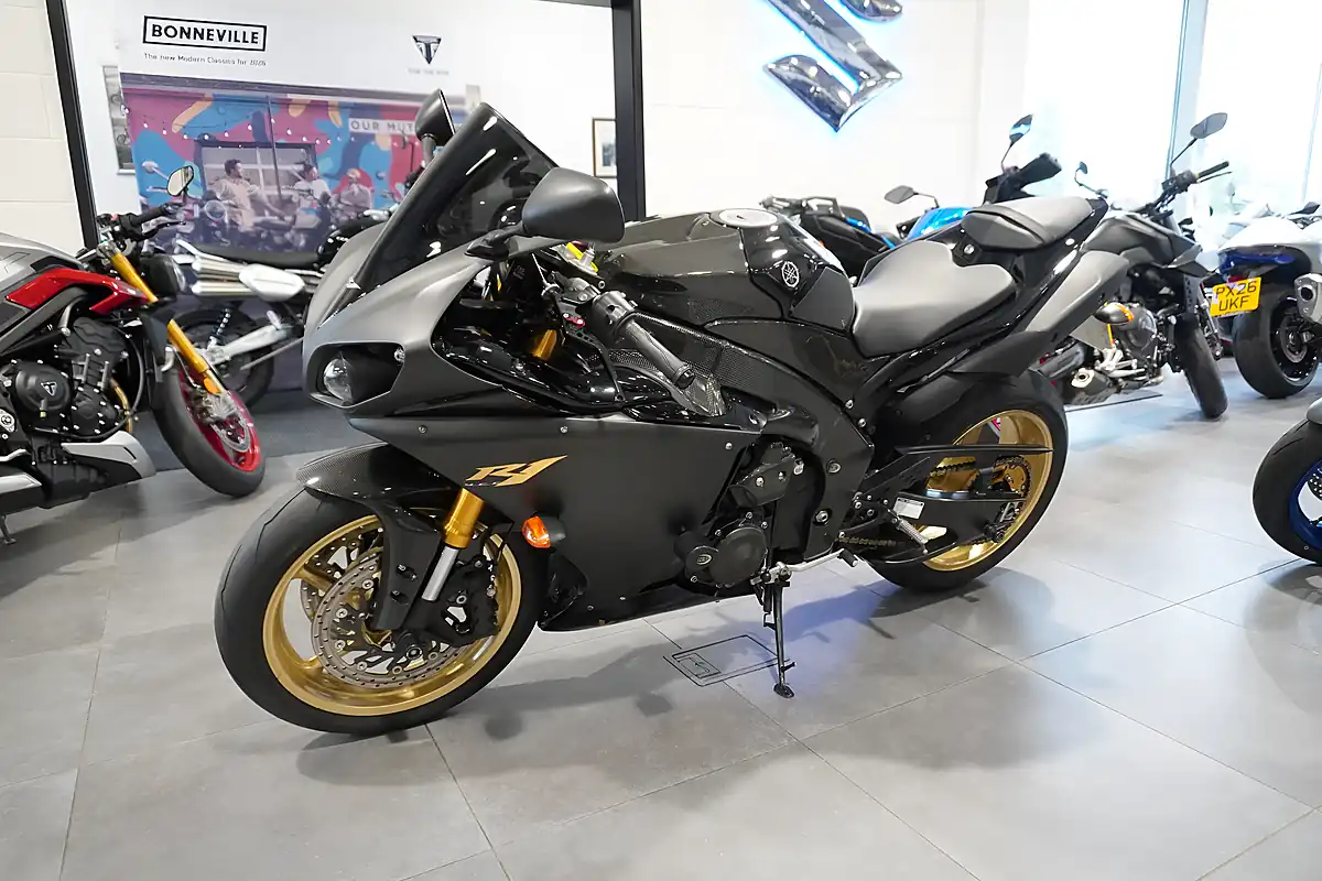 Used 2009 Yamaha YZF-R1 Big Bang Black - Interior and Exterior details 6