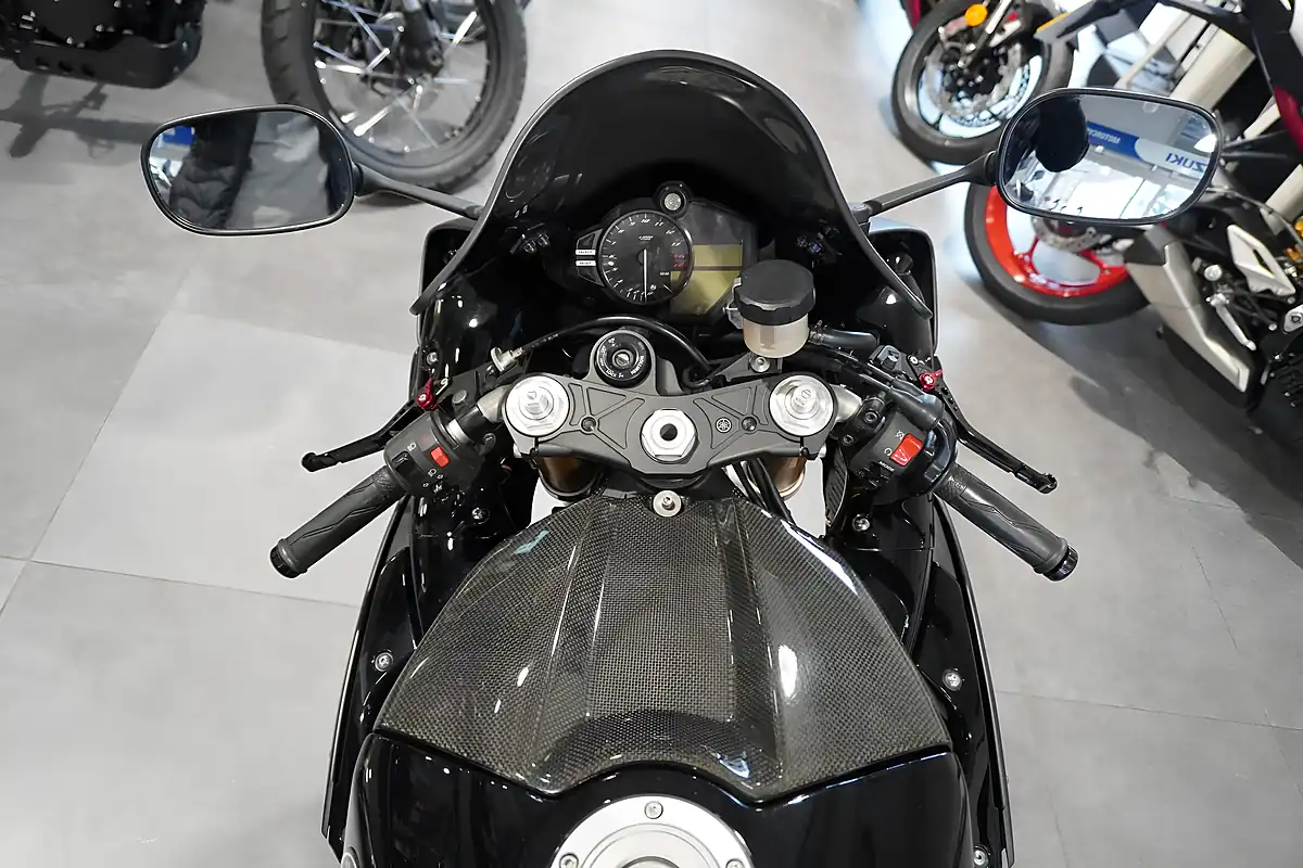 Used 2009 Yamaha YZF-R1 Big Bang Black - Interior and Exterior details 7