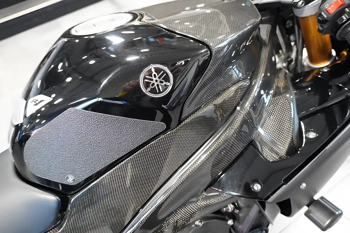 Used 2009 Yamaha YZF-R1 Big Bang Black - Interior and Exterior details 9