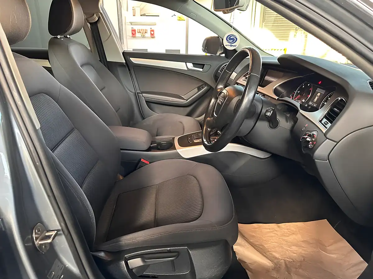 Used 2010 Audi A4 Avant Executive Se Grey - Interior and Exterior details 14