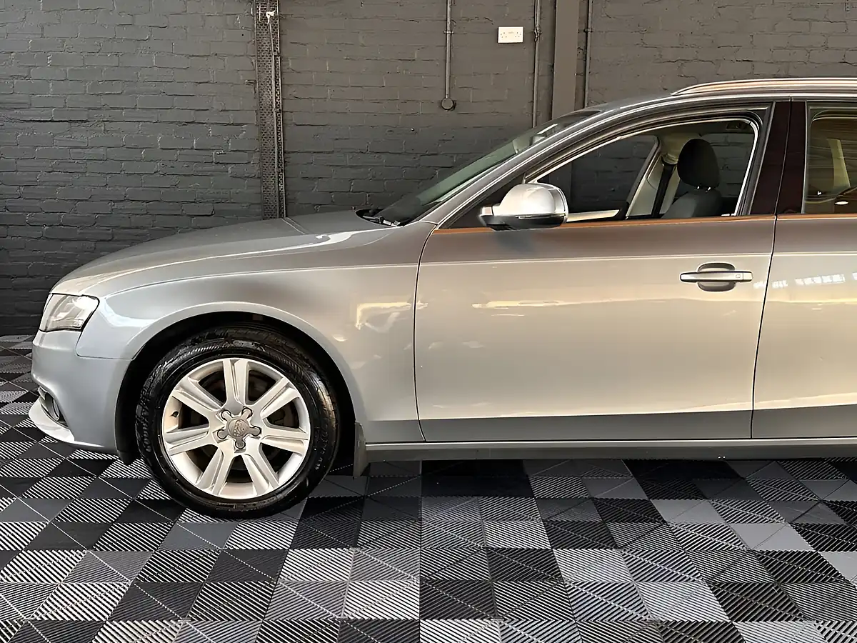 Used 2010 Audi A4 Avant Executive Se Grey - Interior and Exterior details 2