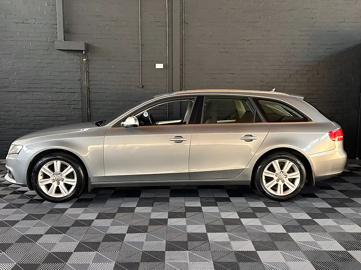 Used 2010 Audi A4 Avant Executive Se Grey - Interior and Exterior details 4