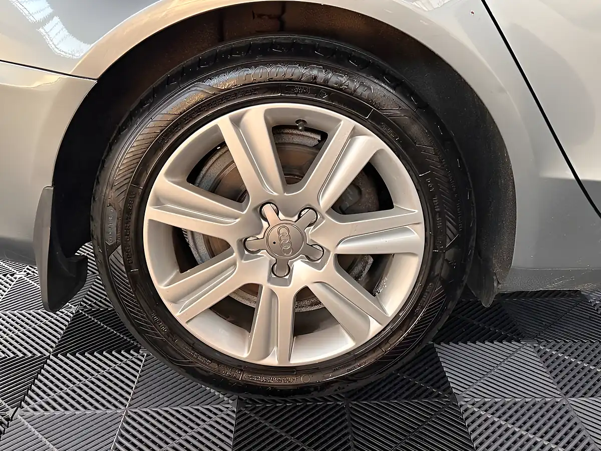 Used 2010 Audi A4 Avant Executive Se Grey - Interior and Exterior details 6