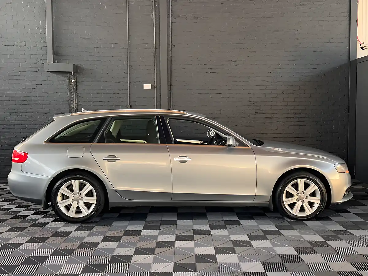 Used 2010 Audi A4 Avant Executive Se Grey - Interior and Exterior details 7